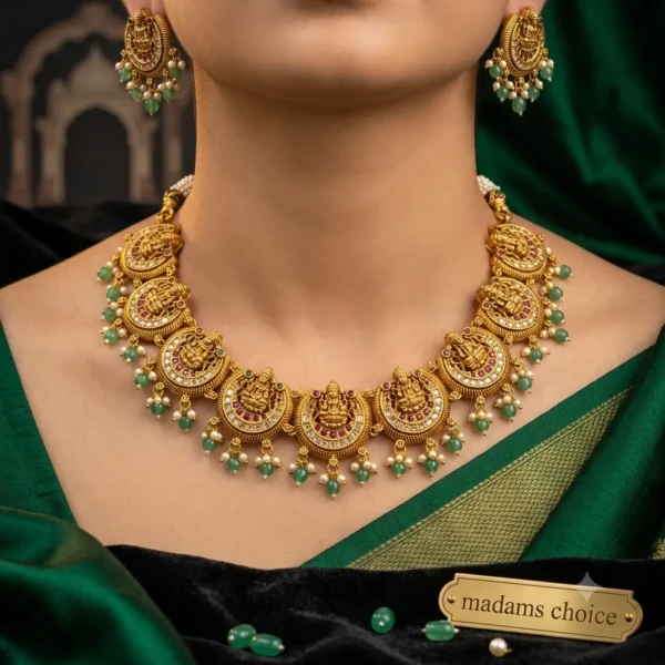 Matt Short Necklace Set