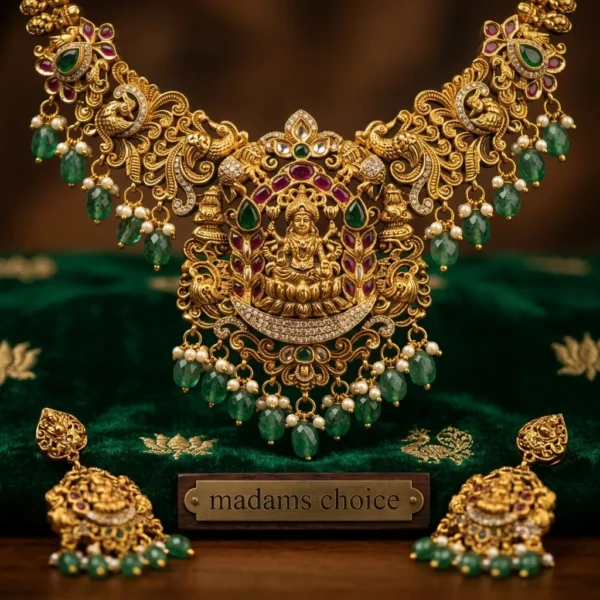 Matt Short Necklace Set